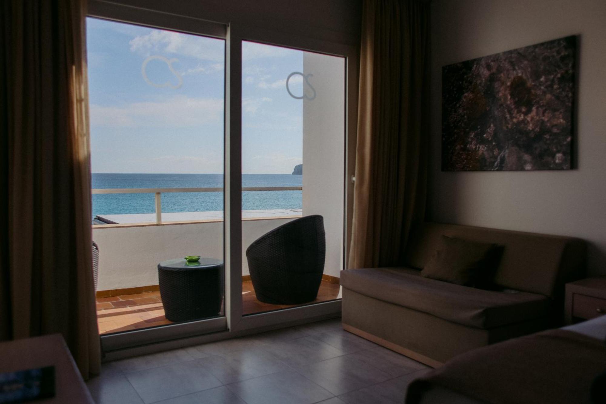 Apartamentos Es Calo Exterior photo